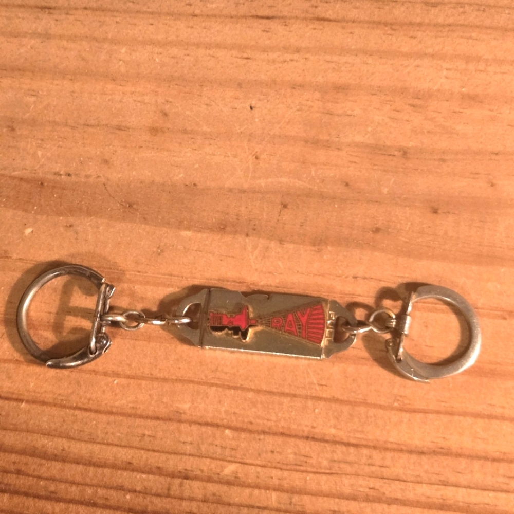 VINTAGE ENAMEL RAY GUN DOUBLE SIDED DETACHABLE KEYRING KEYCHAIN FOB VALET